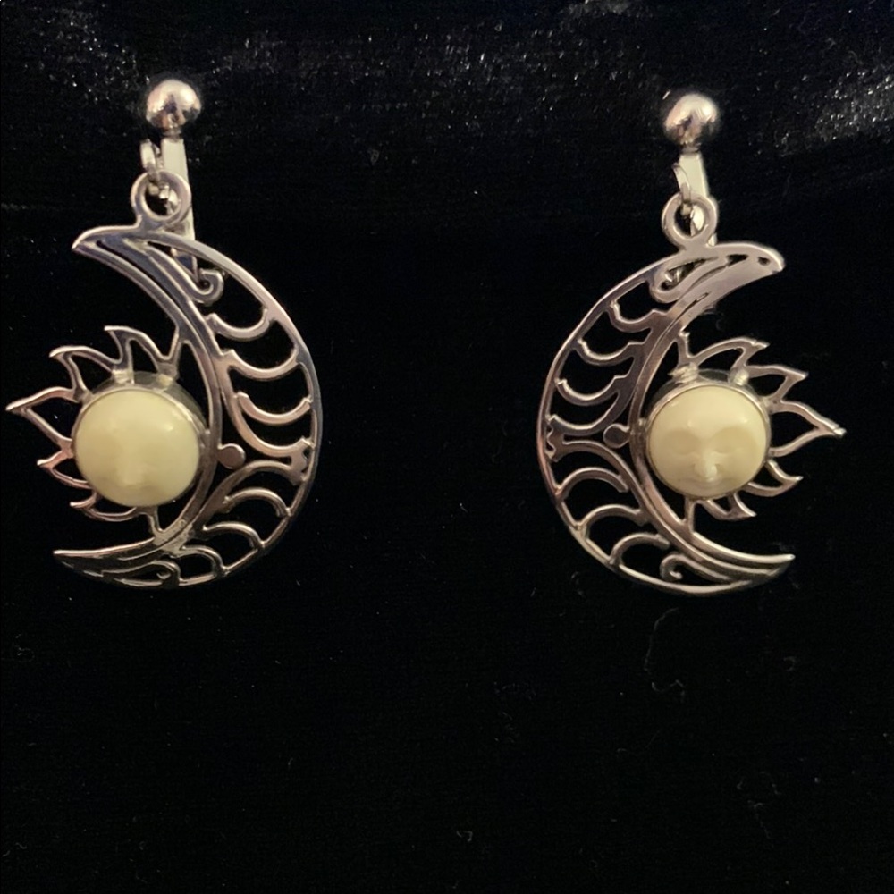 Silver Moon Vintage Style Earrings with Intricate Filigree